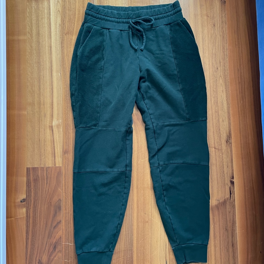 EUC Alo Yoga Sweatpants Dark Green Size M